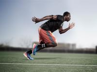 FB体育娱乐-F1新赛季揭幕战之夜，伊萨克关键战不手软，一骑绝尘开启争冠序章