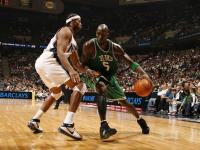 FB体育娱乐-破晓之战，绿茵场与羽毛球场上的东方破局