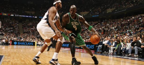 FB体育娱乐-破晓之战，绿茵场与羽毛球场上的东方破局