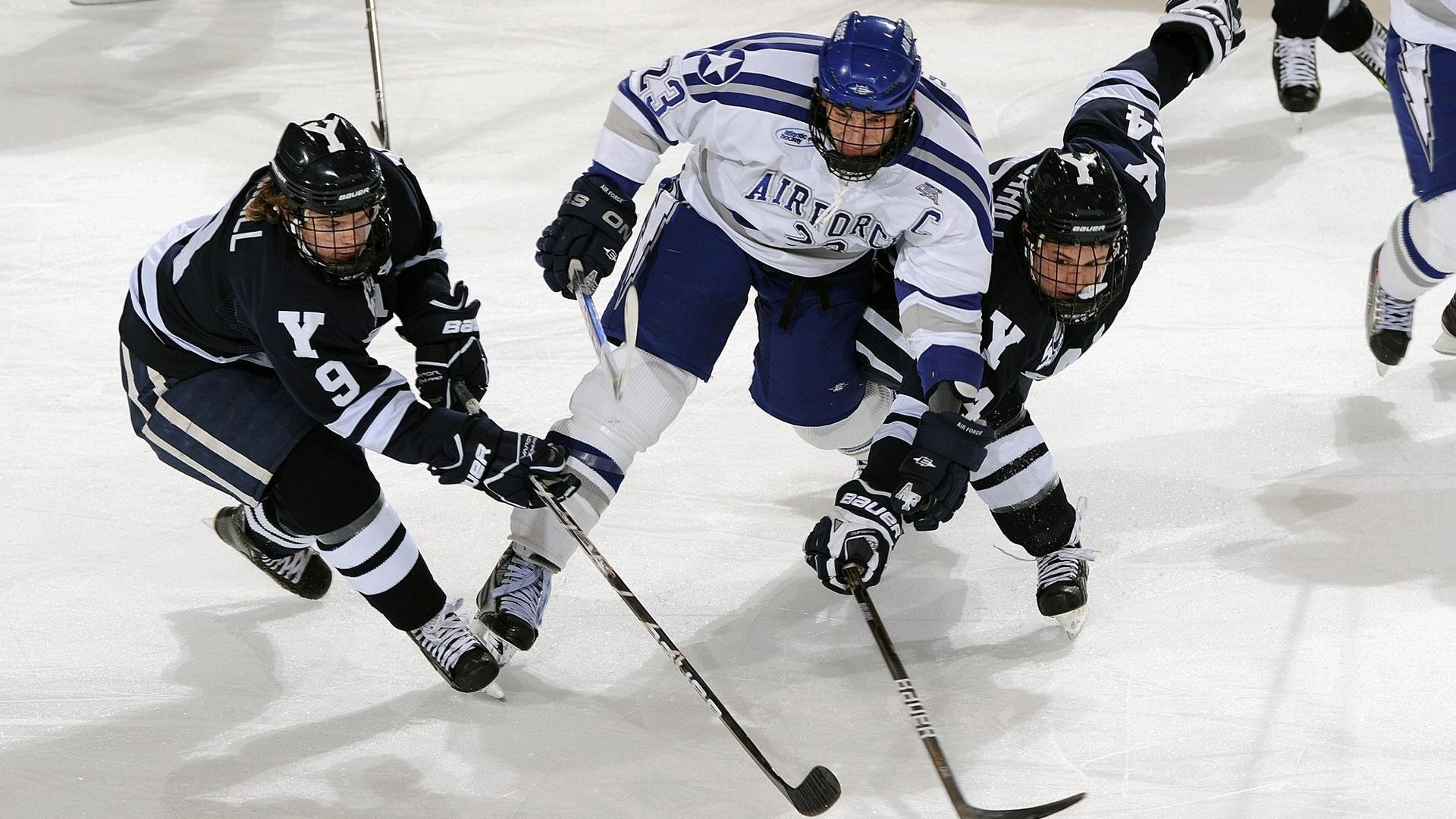 德甲争冠战之夜,卢卡库如何成为攻防转换的战术核心