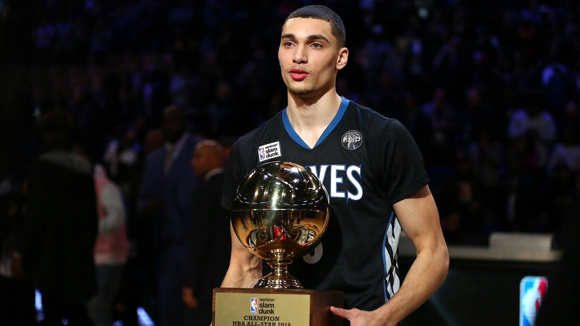 赛道与球场，速度与策略的双重奏